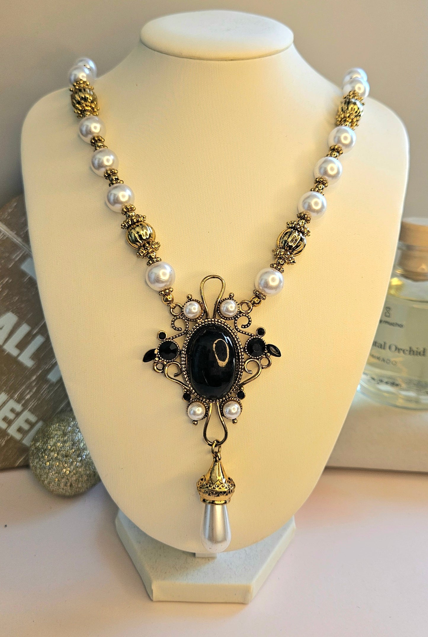 Collier reine noire et perle