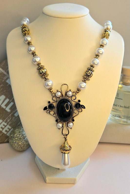 Collier reine noire et perle