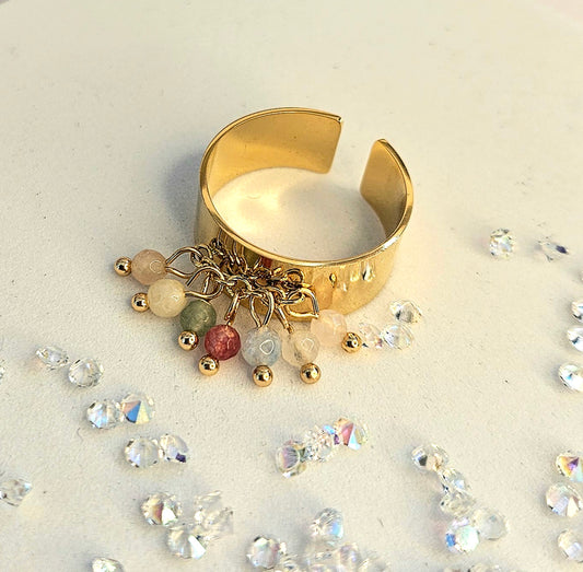 Bague breloque petites perles multicolore naturelle