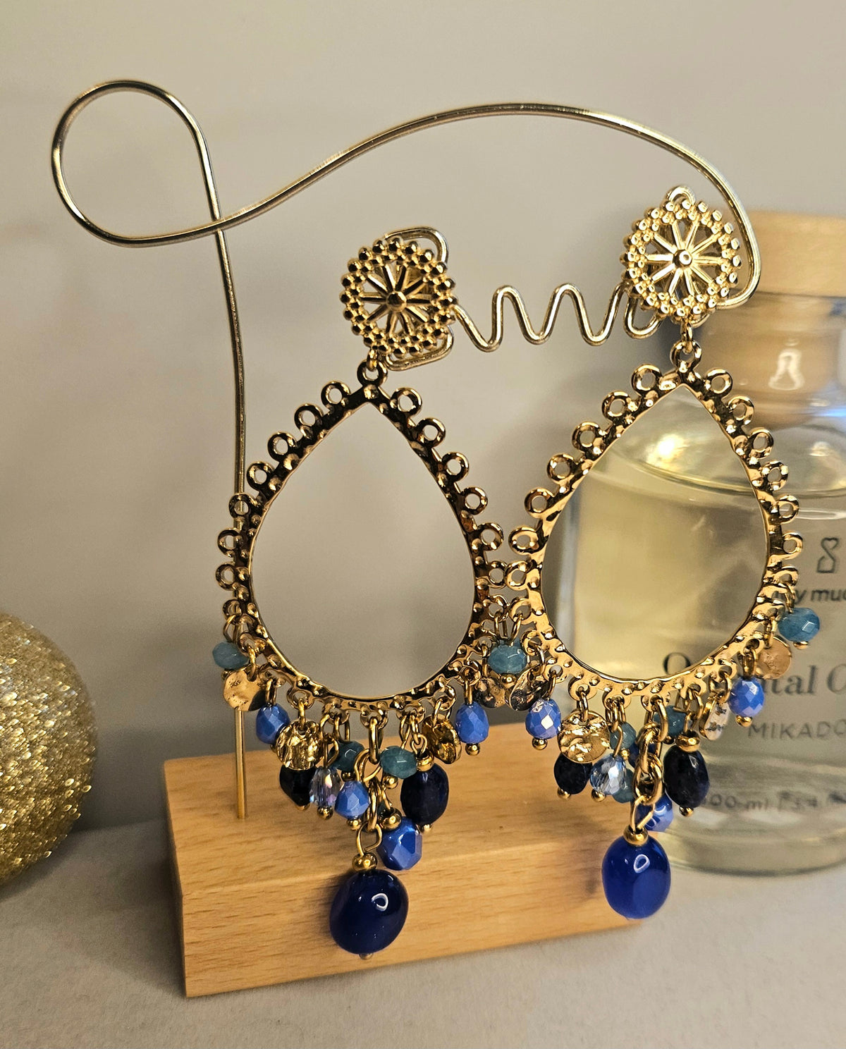 Boucles d'oreilles goute orientale perle bleue verre et cristal