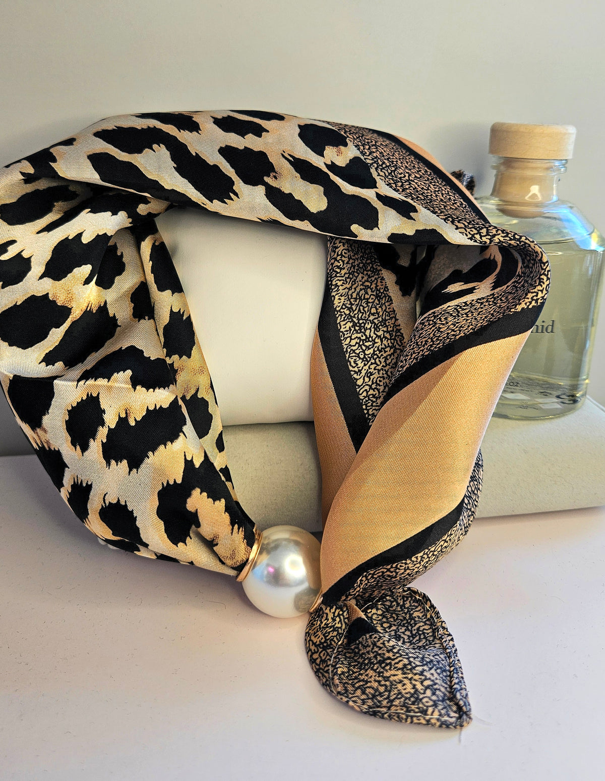 Collier foulard léopard et beige