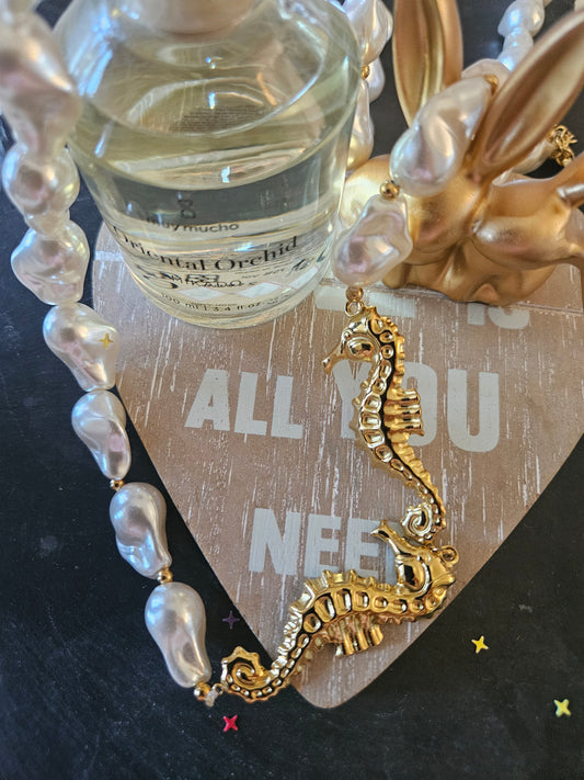 Collier sautoir perle hippocampe