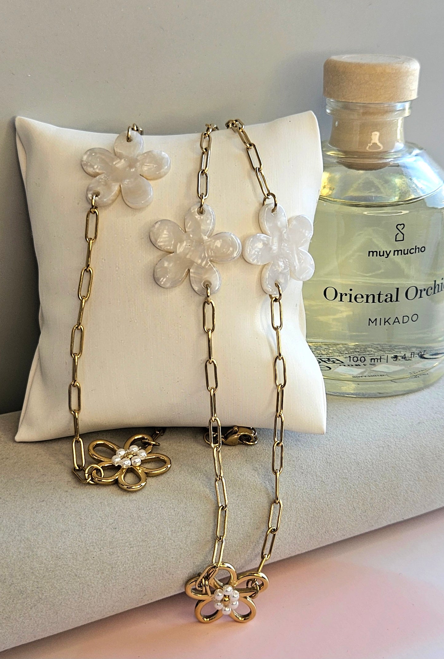 Collier sautoir fleur nacree