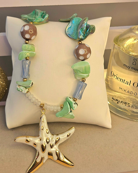 Collier etoile dore nacre et ceramique vert