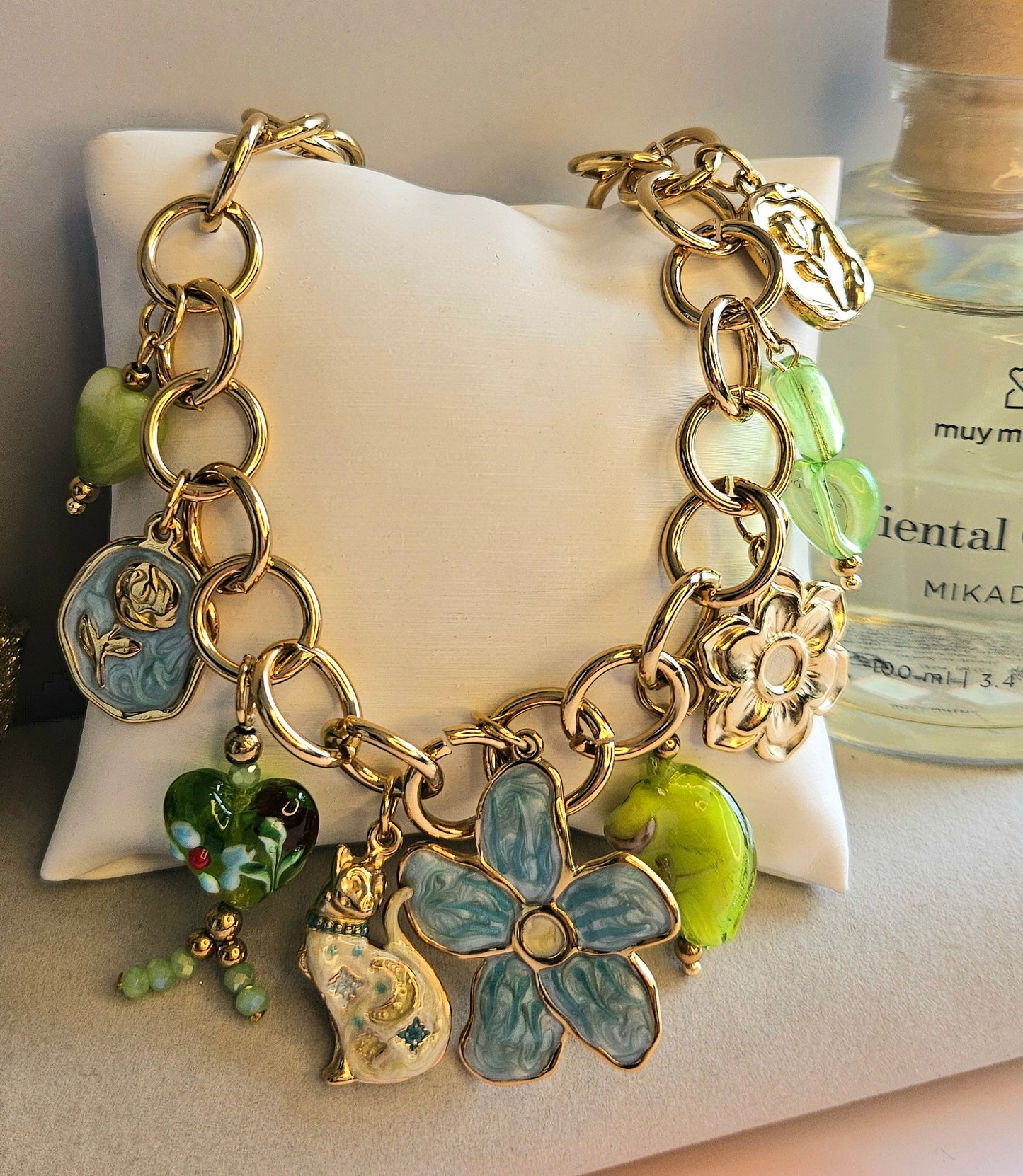 Collier fleur verte chat