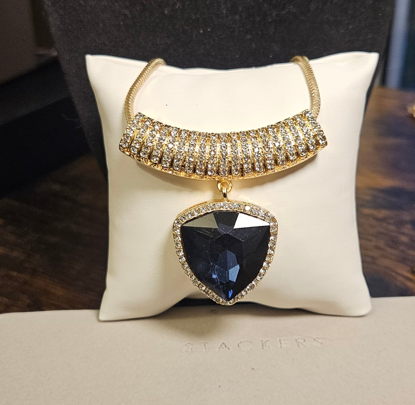 Collier cristal bleu nuit triangle et zirconium