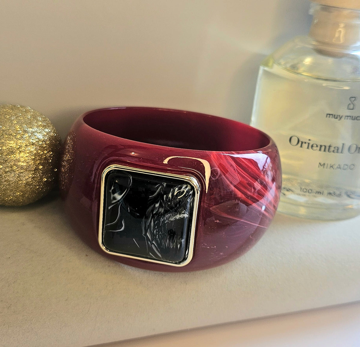 Bracelet rouge et carre