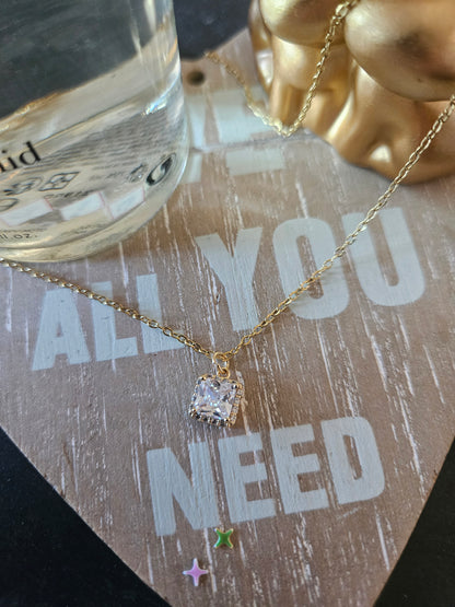Collier zircon carré serti
