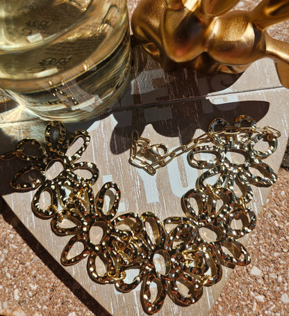 Collier fleur martelé
