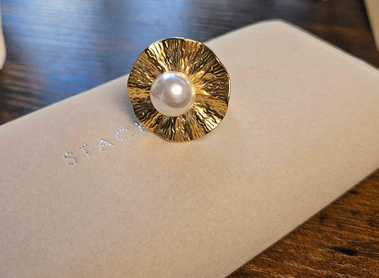 Bague perle et acier ciselé