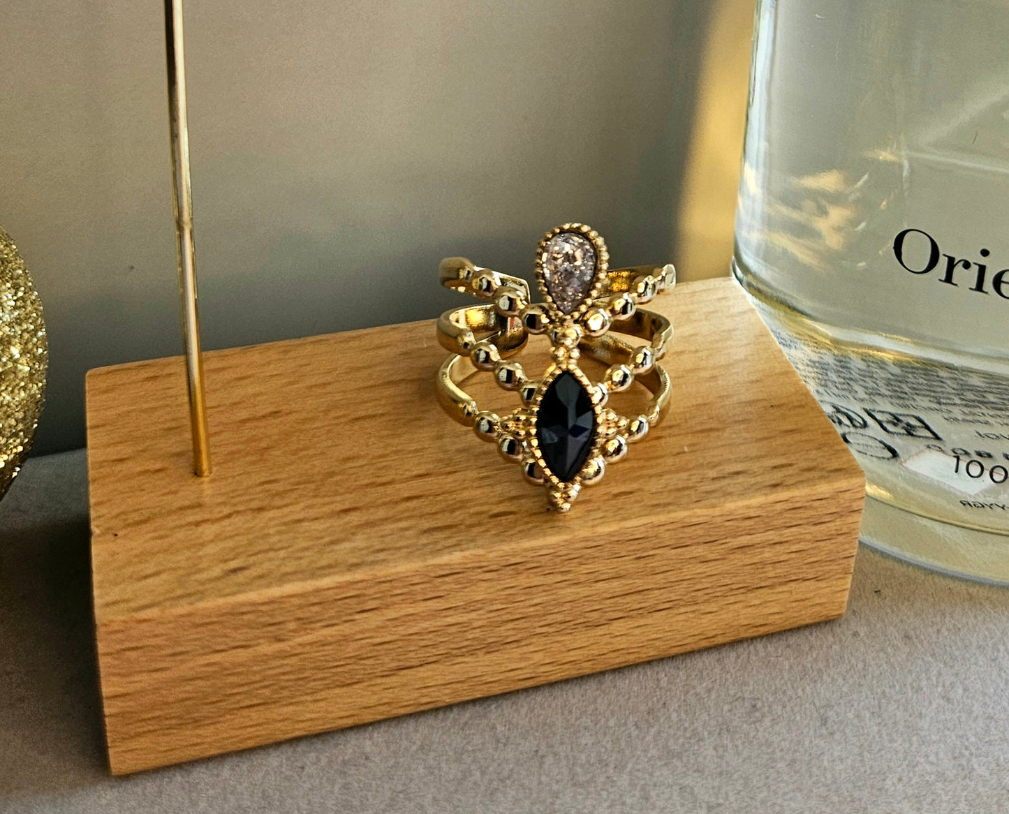 Bague zirconium noire et transparent reine