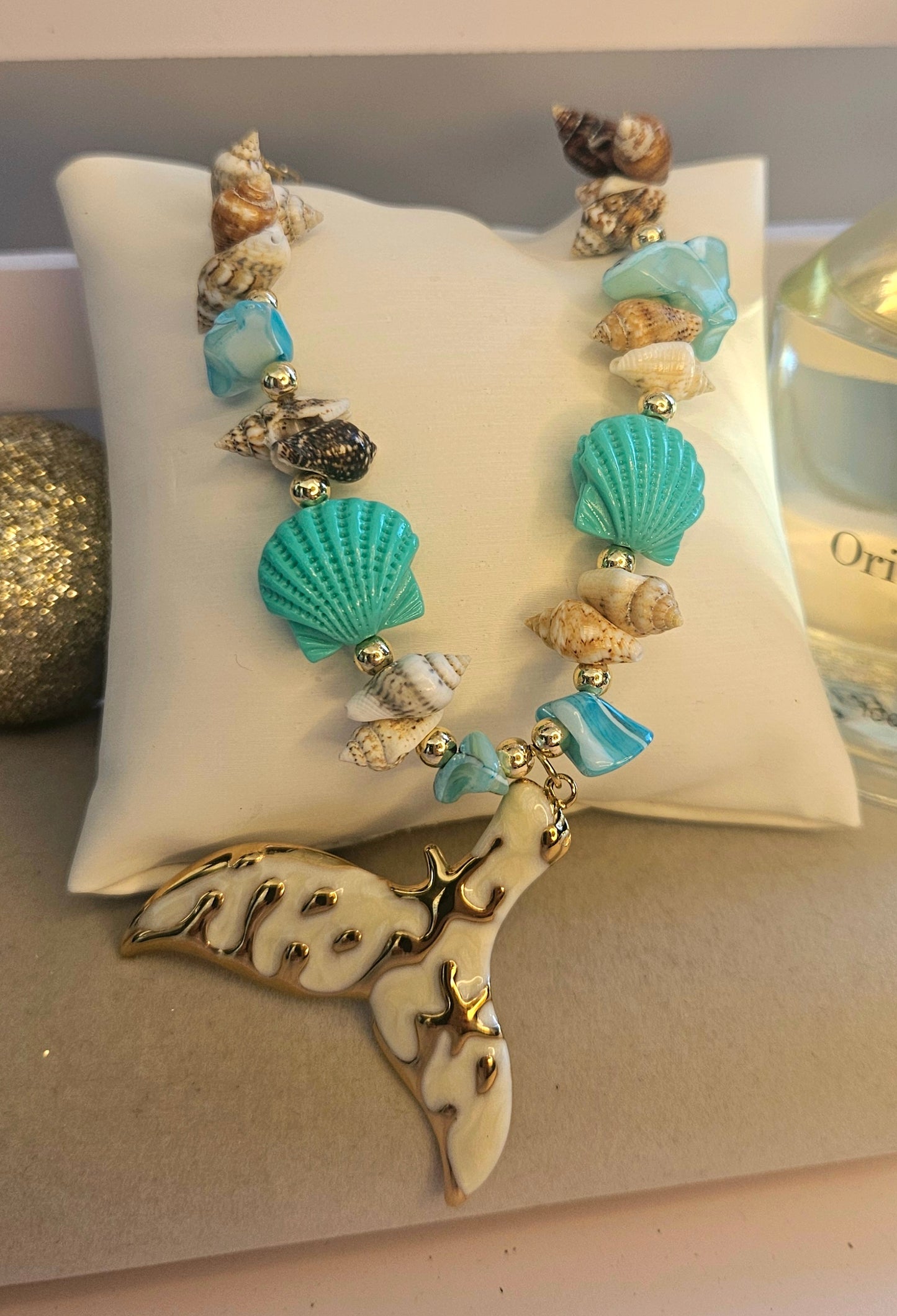 Collier queue bleu