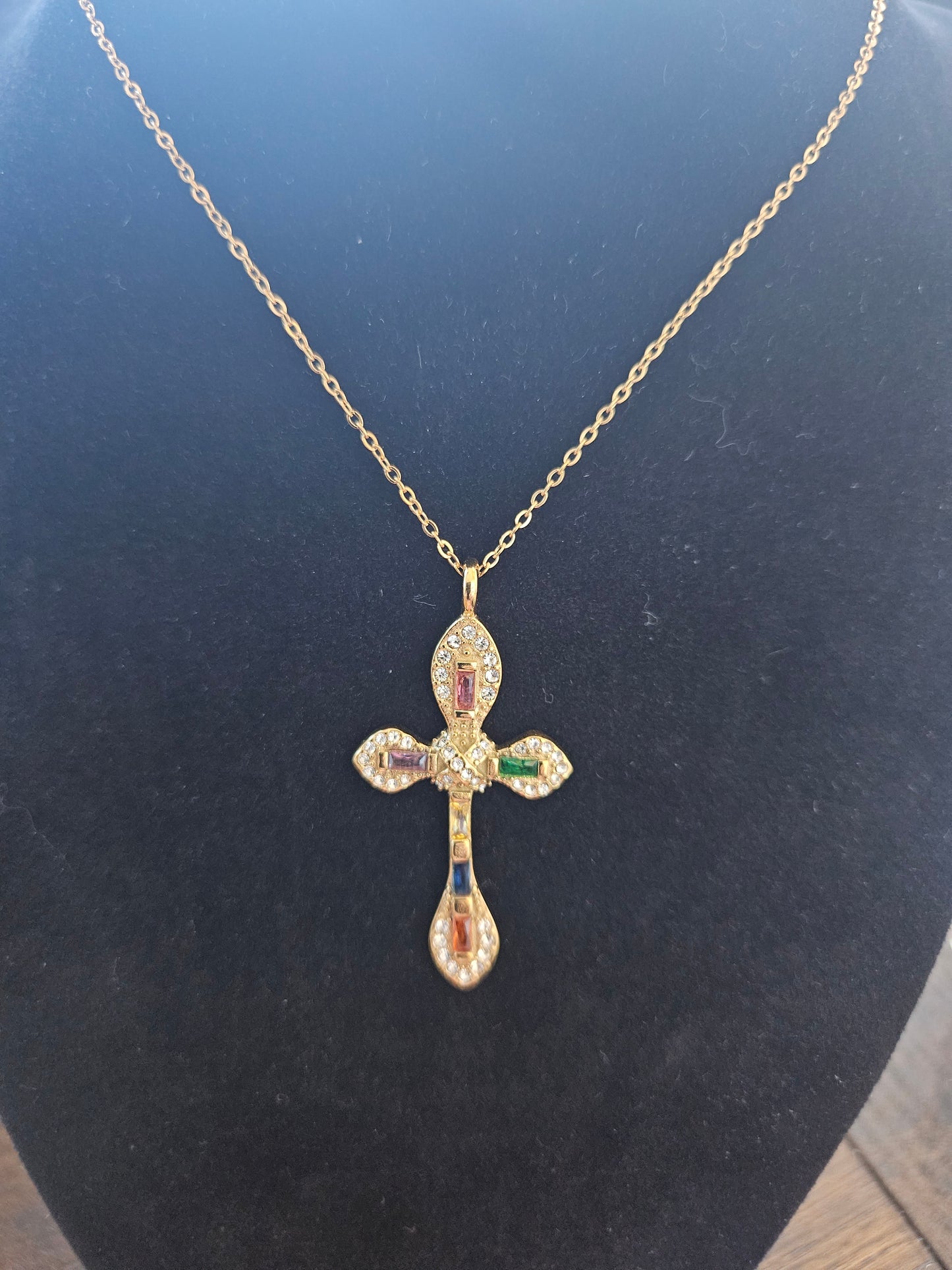 Collier croix cristal