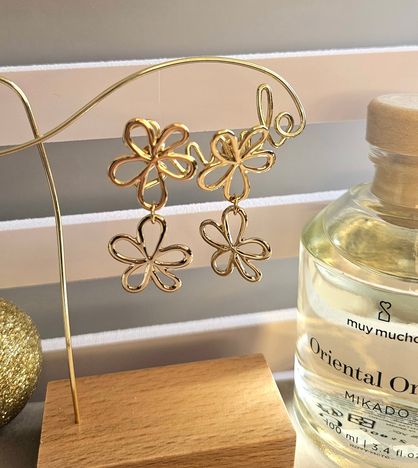 Boucles d'oreilles de fleurs ajourés