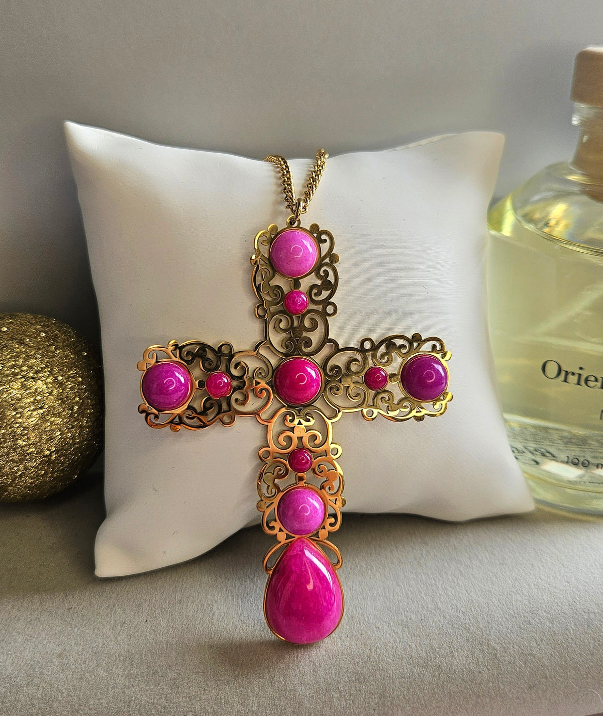 Collier croix sautoire rose